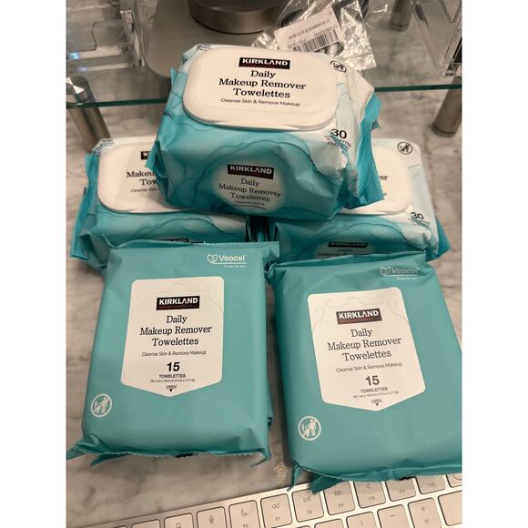 7 Pack makeup remover towelettes, Kirkland brand - Picture 1 of 2